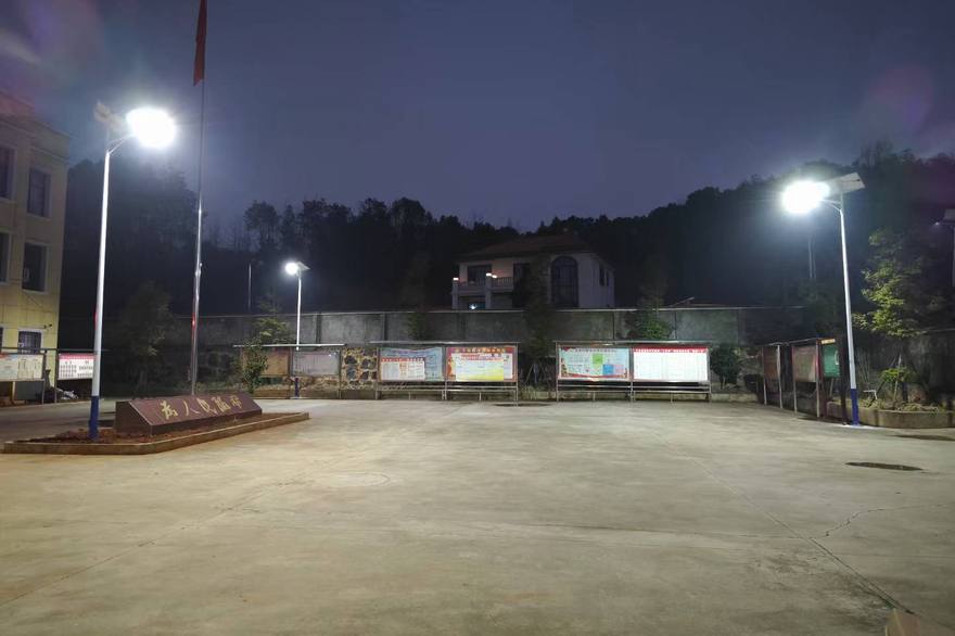 贵州山区太阳能路灯应用场景